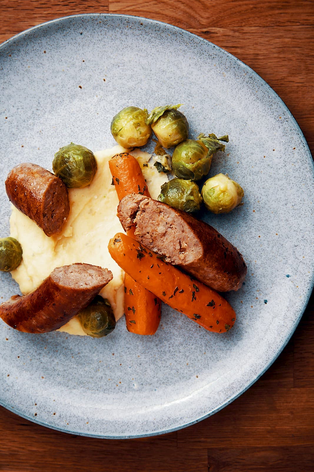 Bratwurst mit Gorgonzola-Kartoffelstampf