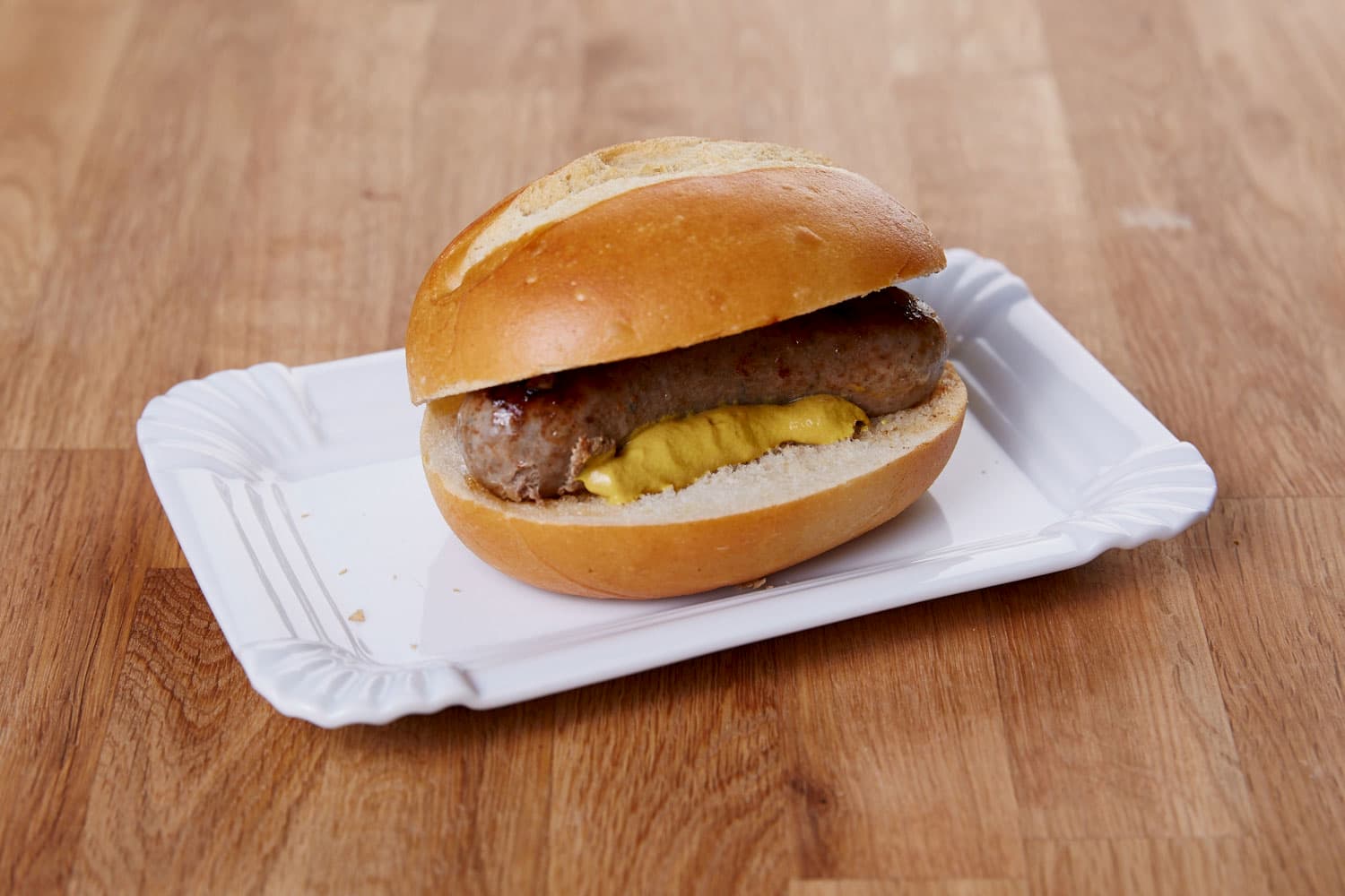 Thüringer Rostbratwurst klassisch im Brötchen